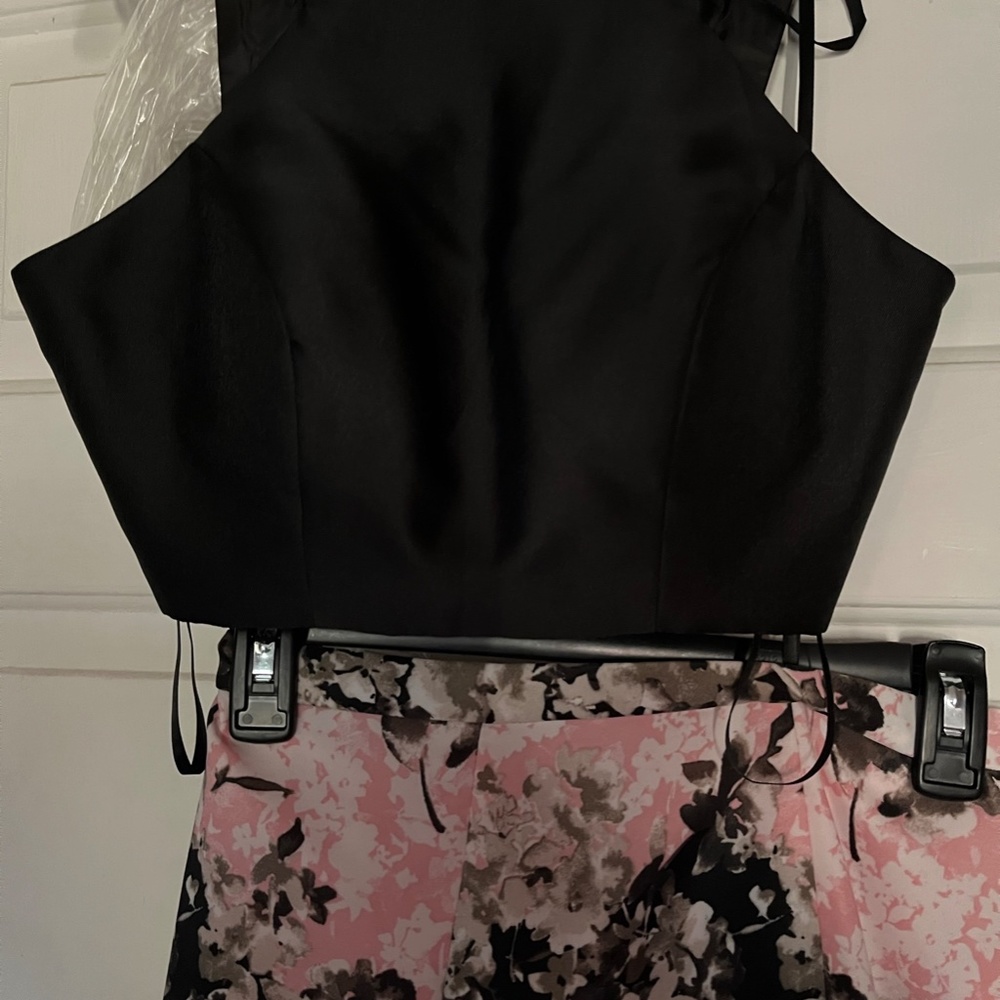 Prom Dresses - Picture 2 of 3